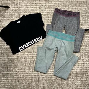 Gymshark Black Tee with Gray and Green Leggings Sz Sm